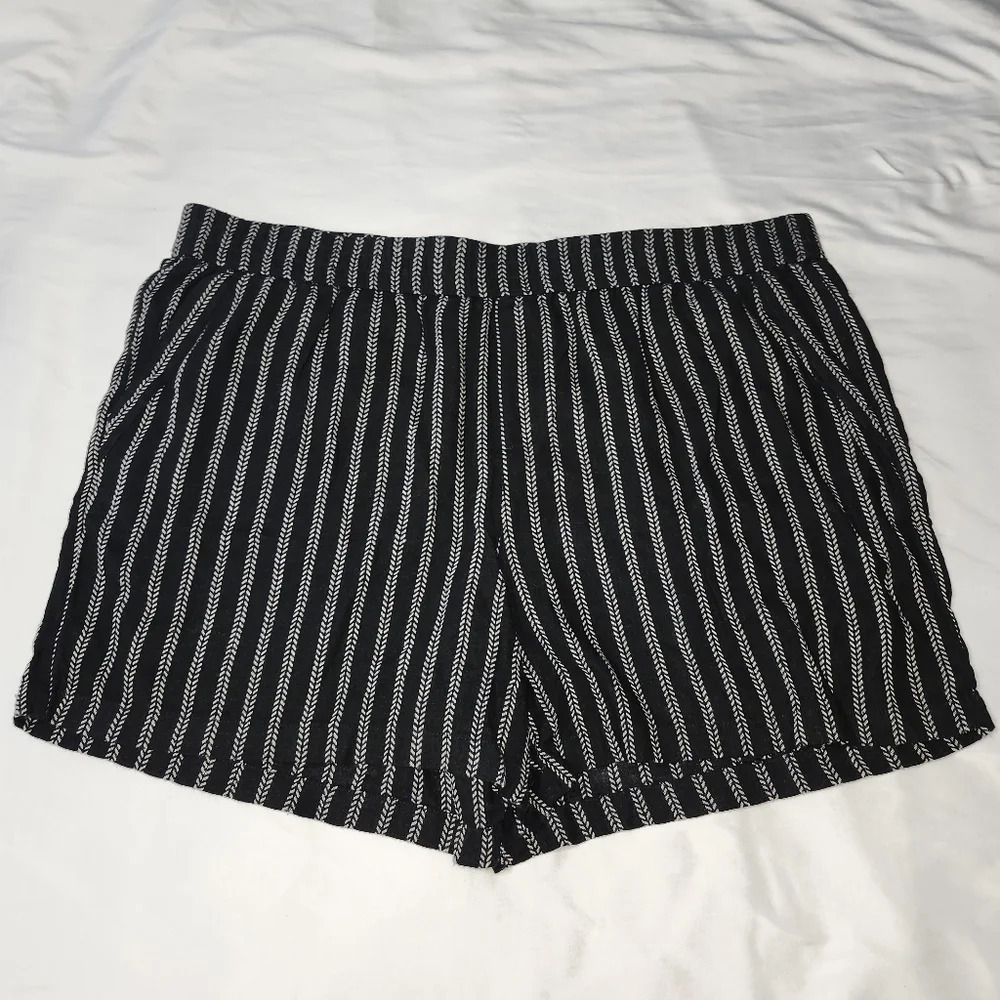 Sonoma women's mid rise shorts linen blend black elastic waist